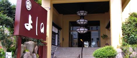 Overnatningsstedets facade