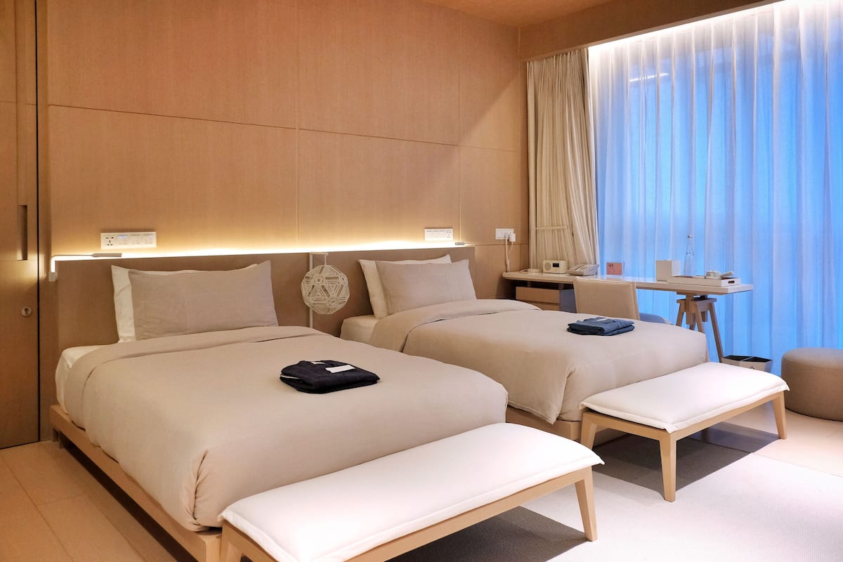 Premium bedding, minibar (free items), in-room safe, desk