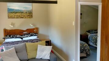 Large Family Chalet | Iron/ironing board, free WiFi, bed sheets