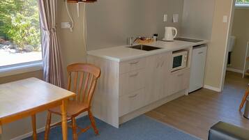 ファミリー シャレー マウンテンビュー | アイロン / アイロン台、WiFi (無料)、ベッドシーツ