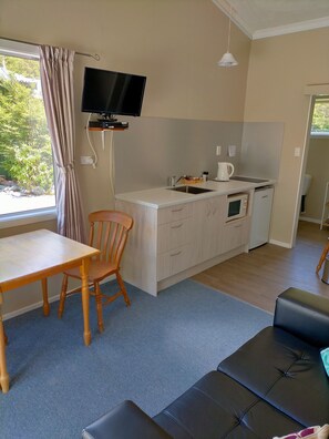 Medium Family Cabin | Iron/ironing board, free WiFi, bed sheets - Arthur's Pass Alpine Motel (Arthur's Pass National Park)