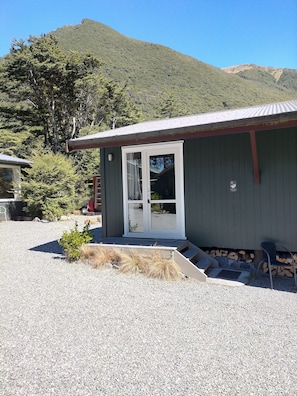 Medium Family Cabin | Terrace/patio