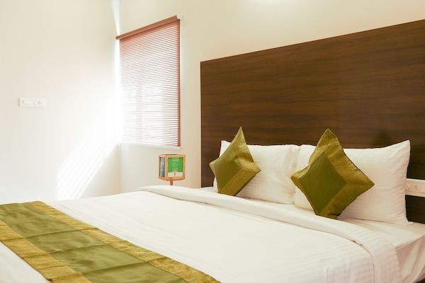 Premium Room | Desk, iron/ironing board, rollaway beds, free WiFi