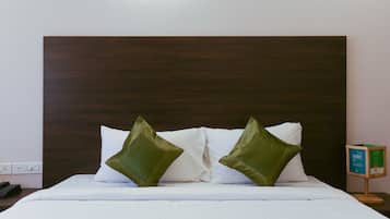 Deluxe Room | Desk, iron/ironing board, rollaway beds, free WiFi