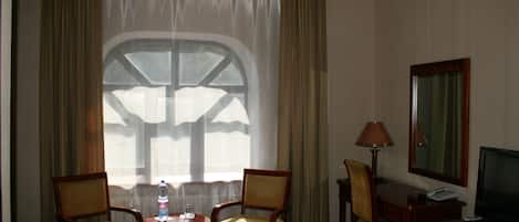 Junior Suite | Living area | 40-inch flat-screen TV with cable channels, TV