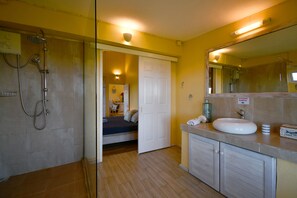 Shower, hair dryer, towels - Villa Fenêtre sur mer (Rodrigues)