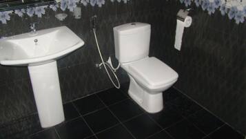 ห้องแฟมิลี่ | ห้องน้ำ | ฝักบัว, ไดร์เป่าผม, ผ้าเช็ดตัว