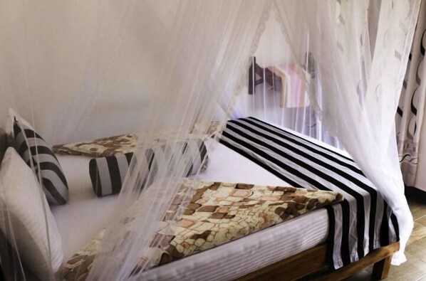 2 bedrooms, desk, blackout curtains, free WiFi