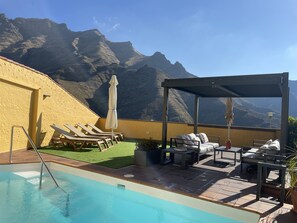 Outdoor pool, a heated pool - Houses with heated swimming pool and jacuzzi, groups, families with pets and views (Urbanización la Suerte)