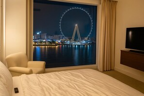 5 bedrooms, in-room safe, iron/ironing board, travel cot