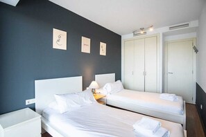 2 bedrooms, iron/ironing board, Internet, bed sheets - Seafront suite with terrace (Barcelona)