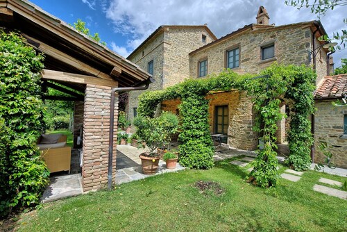 SONDERANGEBOT: Raffinierte Villa mit privatem Pool.