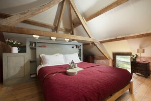 3 bedrooms, iron/ironing board, travel cot, WiFi