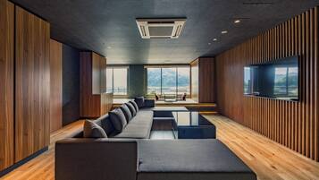 Caja de seguridad en la habitación, wifi gratis y ropa de cama