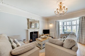 TV, fireplace - 3 Bed in Braunton (oc-gladst) (Braunton)