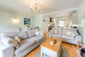 TV, fireplace - 3 Bed in Braunton (oc-gladst) (Braunton)