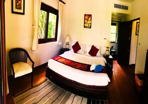 3 ห้องนอน, ตู้นิรภัยในห้องพัก, ผ้าม่านกันแสง, เตารีด/โต๊ะรีดผ้า