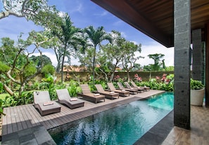 Outdoor pool, pool umbrellas, sun loungers