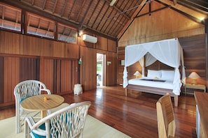 Wooden Room | In-room safe, desk, free WiFi, bed sheets