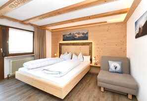 1 bedroom, desk, WiFi, bed sheets