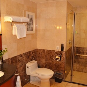 Deluxe Twin Room | Bathroom | Shower, free toiletries, hair dryer, slippers - Iris Orchard All Suites Hotel (Tangshan)