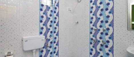 Deluxe Room, Smoking | Bathroom