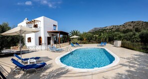 Outdoor pool - ☀️ NOT OVERLOOKED ☀️Gated Private Pool For Child Safety ☀️ FREE WiFi (Old Road, Gavalochori - Almyrida)