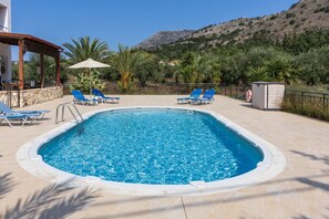 Outdoor pool - ☀️ NOT OVERLOOKED ☀️Gated Private Pool For Child Safety ☀️ FREE WiFi (Old Road, Gavalochori - Almyrida)