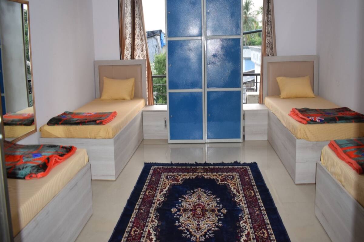 Superior Single Bed in Quadruple AC Dorm | 이집트산 면 시트, 메모리폼 침대, 객실 내 금고, 방음 설비