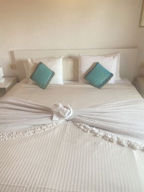 2 bedrooms, iron/ironing board, travel cot, free WiFi - Wonderful views of the sea and the volcanoes. Casa Isabel  (Tías)