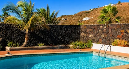 Wonderful views of the sea and the volcanoes. Casa Isabel