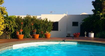 Wonderful views of the sea and the volcanoes. Casa Isabel