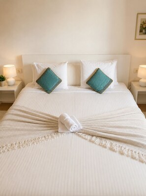 2 bedrooms, iron/ironing board, travel cot, free WiFi - Wonderful views of the sea and the volcanoes. Casa Isabel  (Tías)
