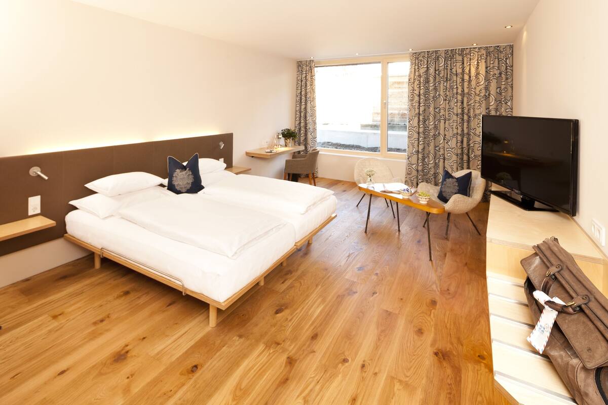 premium double or twin room, accessible | premium bedding, in-room safe, desk, free wifi