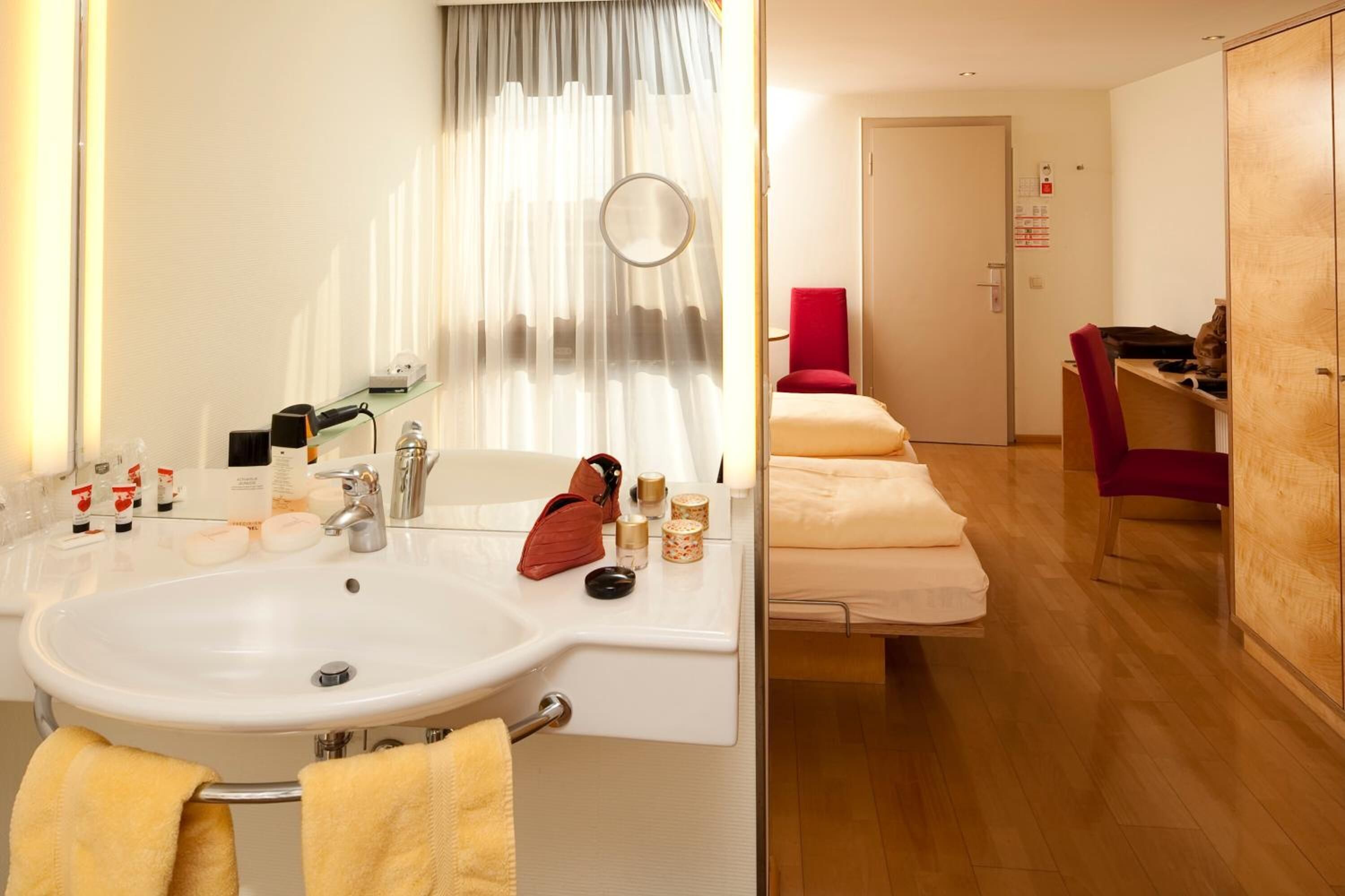 premium bedding, in-room safe, desk, free wifi