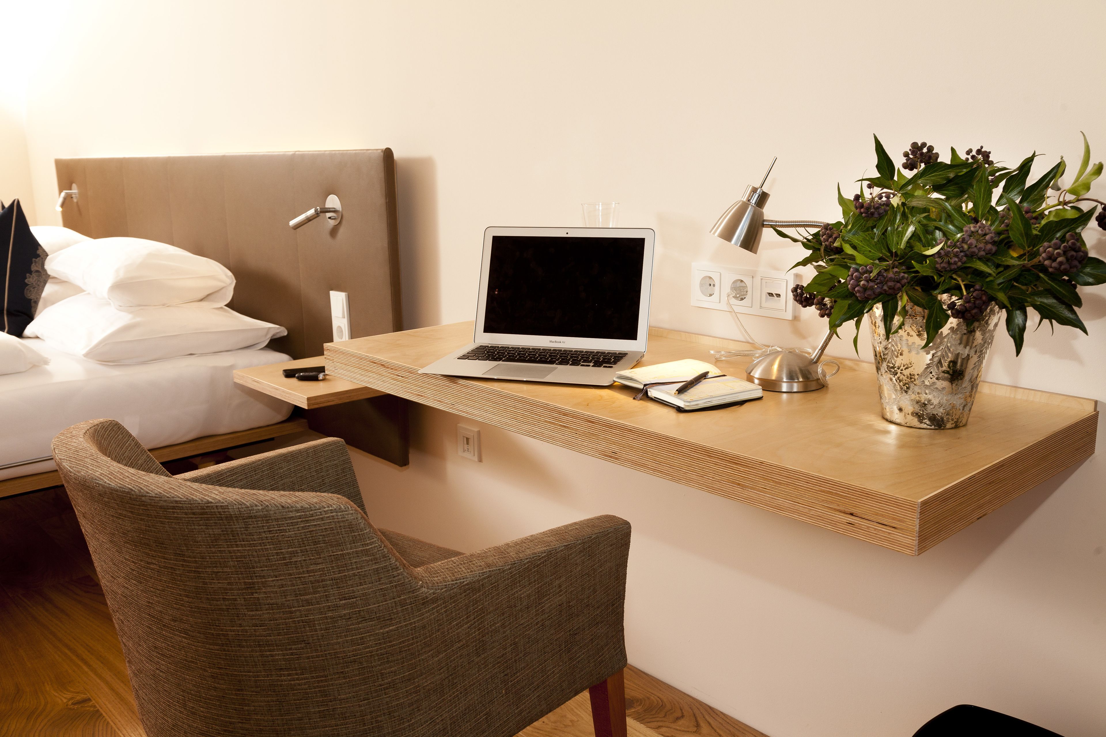 standard double room | in-room business centre