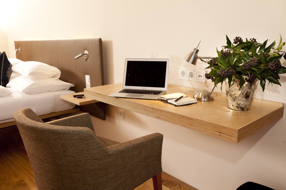 standard double room | in-room business centre