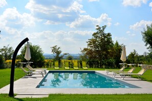 Outdoor pool - Villa with private pool, 7bedrooms, in Tuscan country between Cortona and Arezzo (Arezzo)
