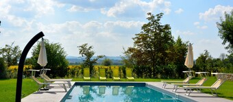 Villa with private pool, 7bedrooms, in Tuscan country between Cortona and Arezzo