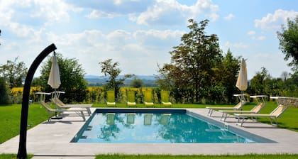 Villa avec piscine, 7 chambres, dans la campagne toscane entre Cortona et Arezzo