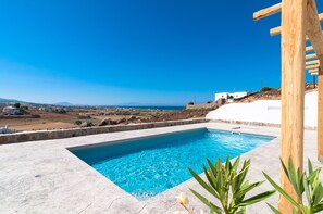 Villa Deluxe, 4 chambres, vue mer (Villa Searocks) | Beach/ocean view - Mikri Villas (Naxos)