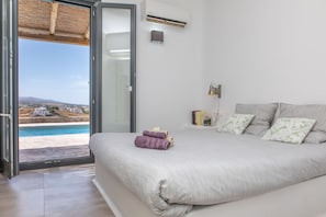Villa Deluxe, 4 chambres, vue mer (Villa Searocks) | 4 bedrooms, premium bedding, individually decorated