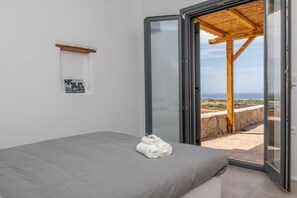 Villa Deluxe, 4 chambres, vue mer (Villa Seawaves) | 4 bedrooms, premium bedding, individually decorated - Mikri Villas (Naxos)