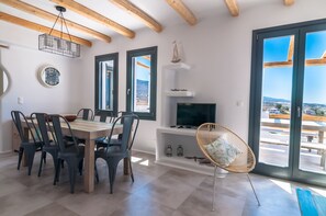 Villa Deluxe, 4 chambres, vue mer (Villa Searocks) | Living area | Flat-screen TV - Mikri Villas (Naxos)