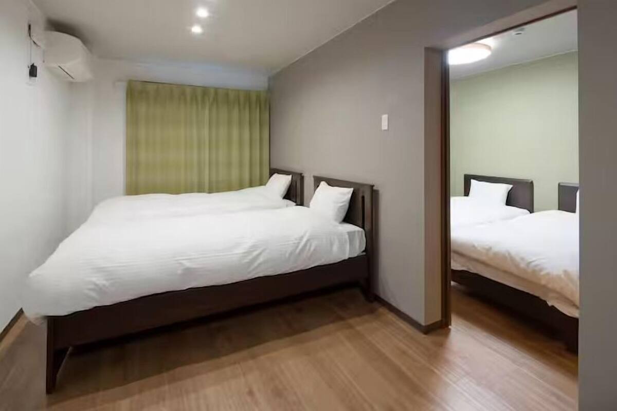 ห้องแฟมิลี่, ปลอดบุหรี่ | โต๊ะทำงาน, เตารีด/โต๊ะรีดผ้า, Wi-Fi ฟรี, ผ้าปูที่นอน
