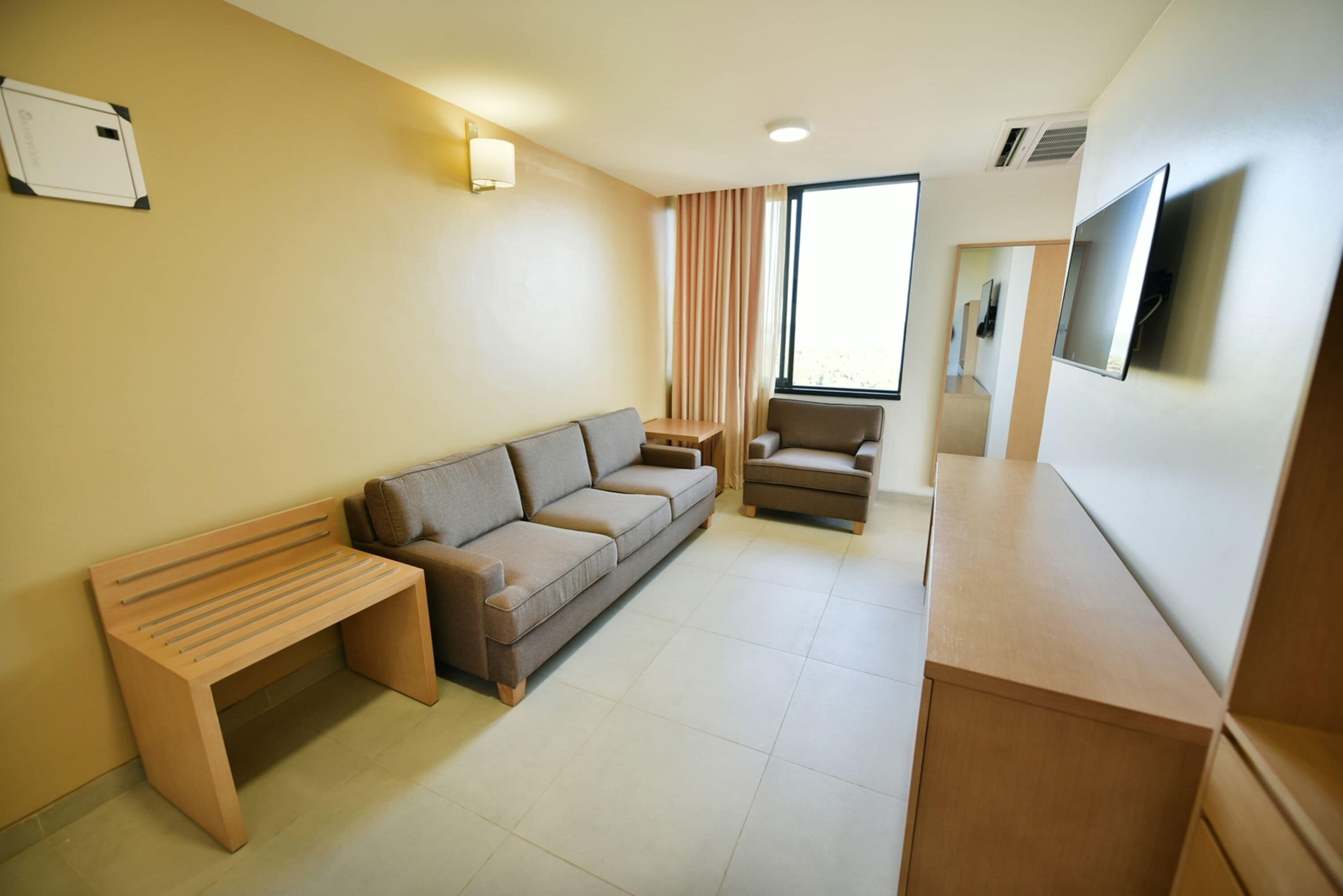 classic suite, balcony, lake view | premium bedding, minibar, in-room safe, desk