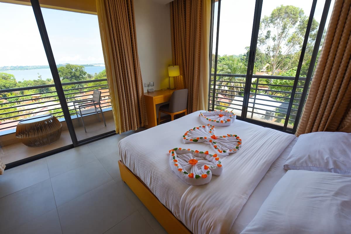 classic suite, balcony, lake view | premium bedding, minibar, in-room safe, desk