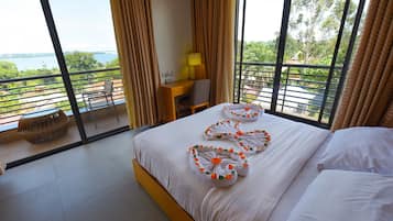 1 bedroom, premium bedding, minibar, in-room safe