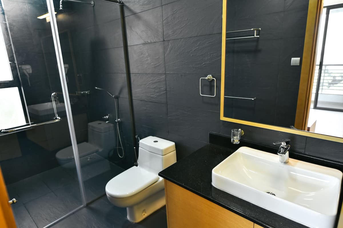 classic suite, balcony, lake view | premium bedding, minibar, in-room safe, desk