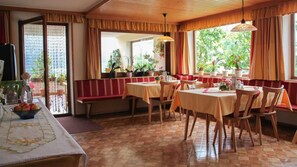 Unclassified image, 4 of 26, button